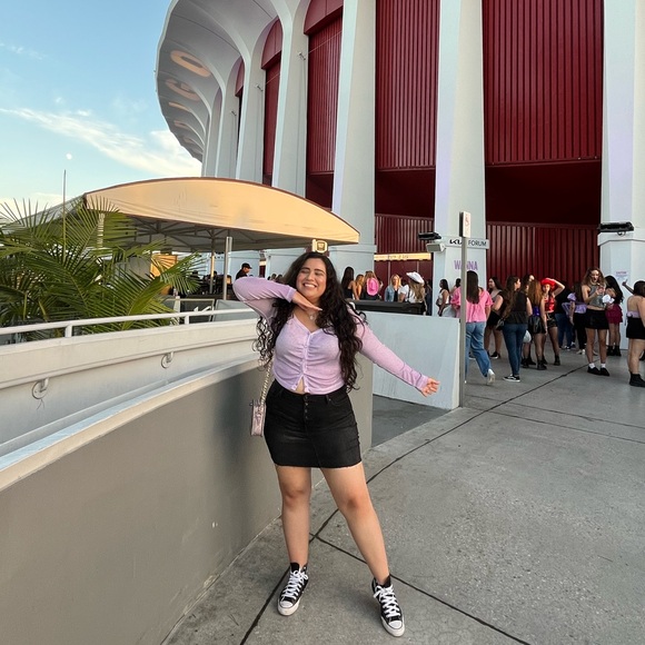 Welcome to my closet 🦋 - Picture 8 of 16